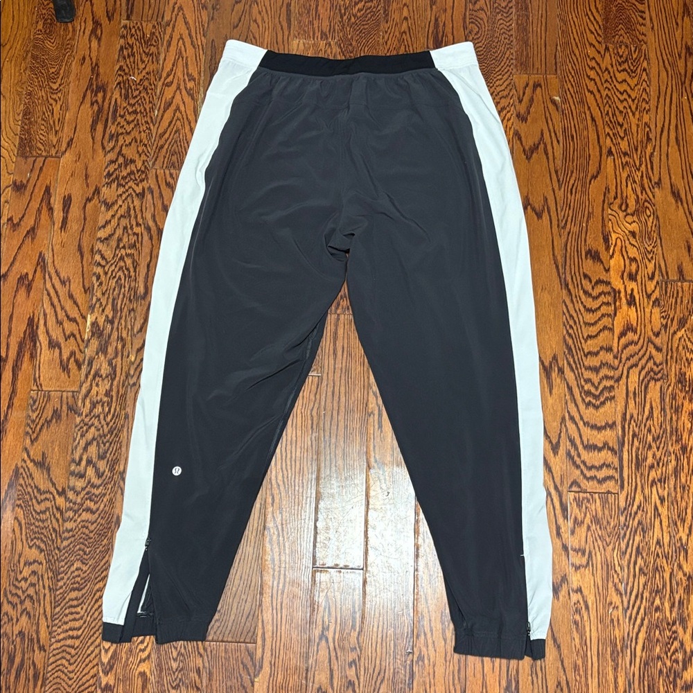 Lululemon Black & White Joggers Women’s Size: 14 - Picture 5 of 9